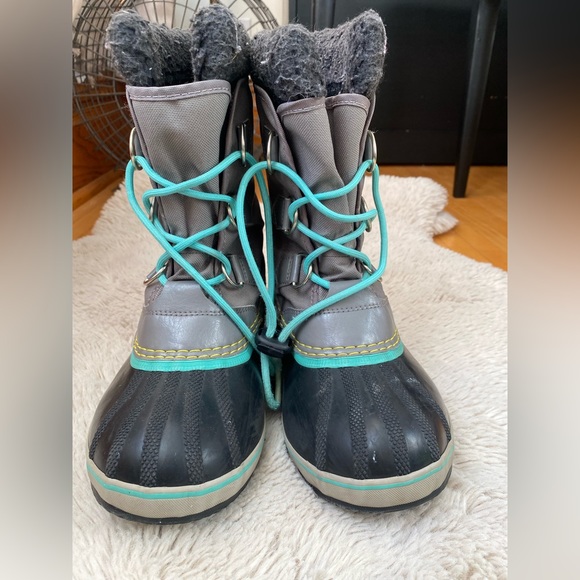 Sorel grey and turquoise boots. Youth size 4 - Picture 2 of 6